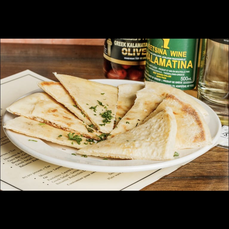 Freshly Baked Pita Bread: A Mediterranean Delight